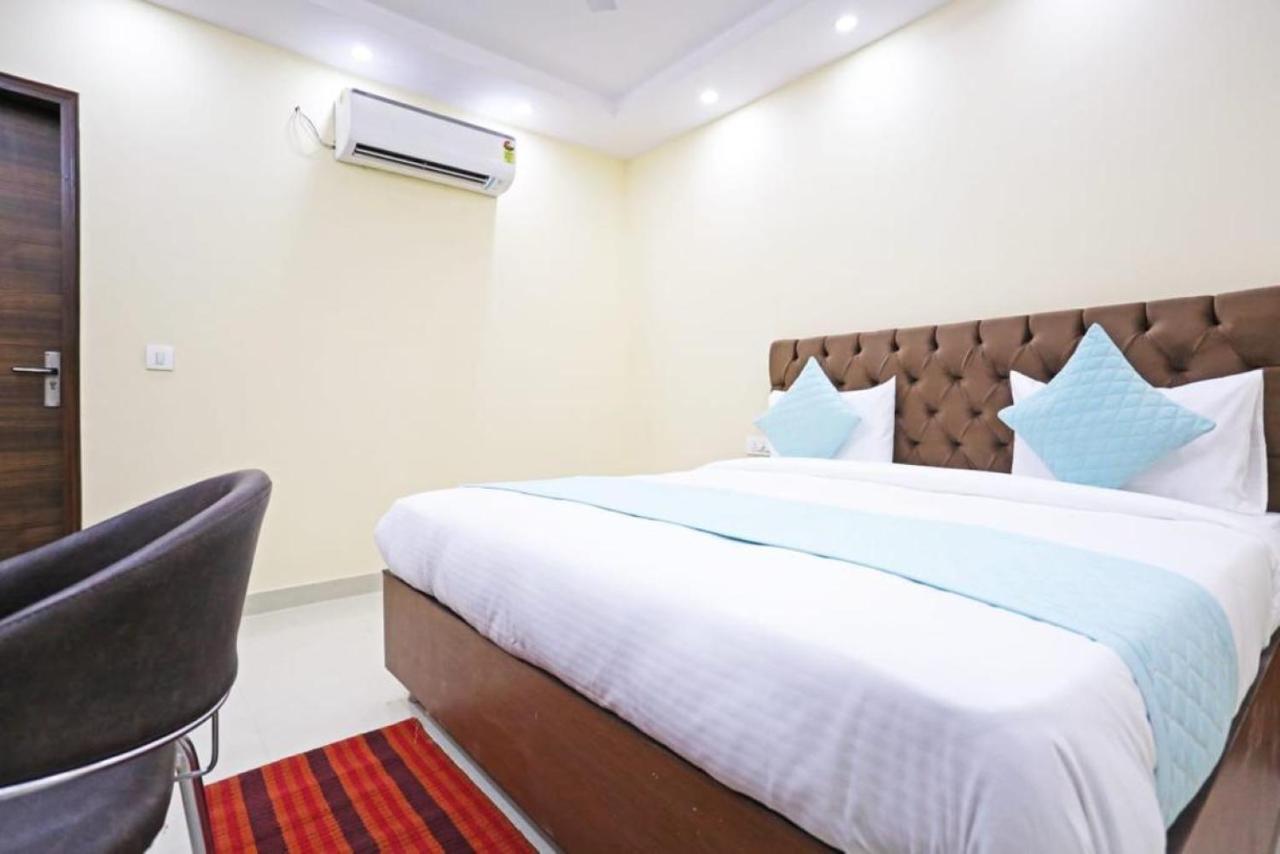 Hotel Mannat Bhera Enclave Neu-Delhi Exterior foto