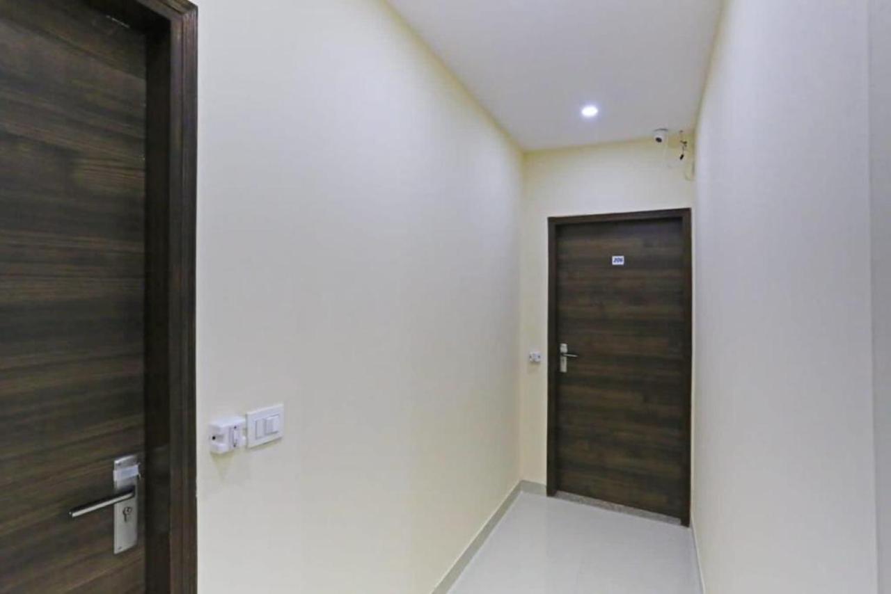 Hotel Mannat Bhera Enclave Neu-Delhi Exterior foto